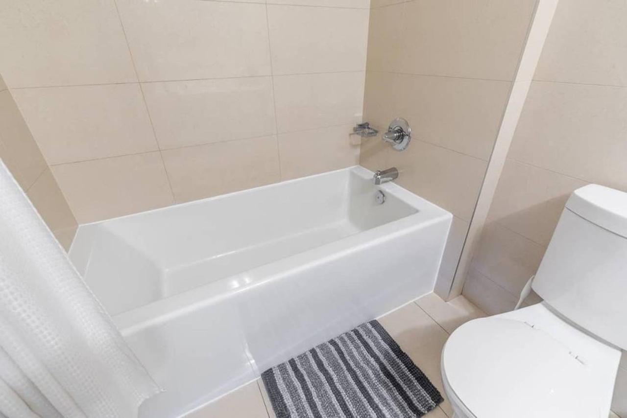 Villa Stunning Views Of Downtown - Luxury High Rise With King Bed! Toronto Exterior foto